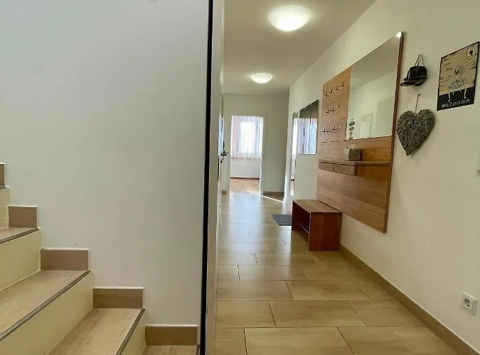 Penthouse Tamino 10 * 斯拉德明